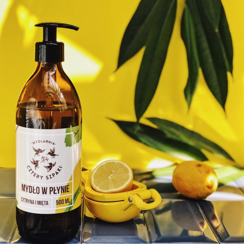 cztery-szpaki-naturalne-mydlo-w-plynie-cytryna-i-mieta-weganskie-nawilzajace-odswiezajace-delikatne-dla-skory-wrazliwej-ekologiczne-z-olejkiem-mietowym-i-cytrynowym-500-ml