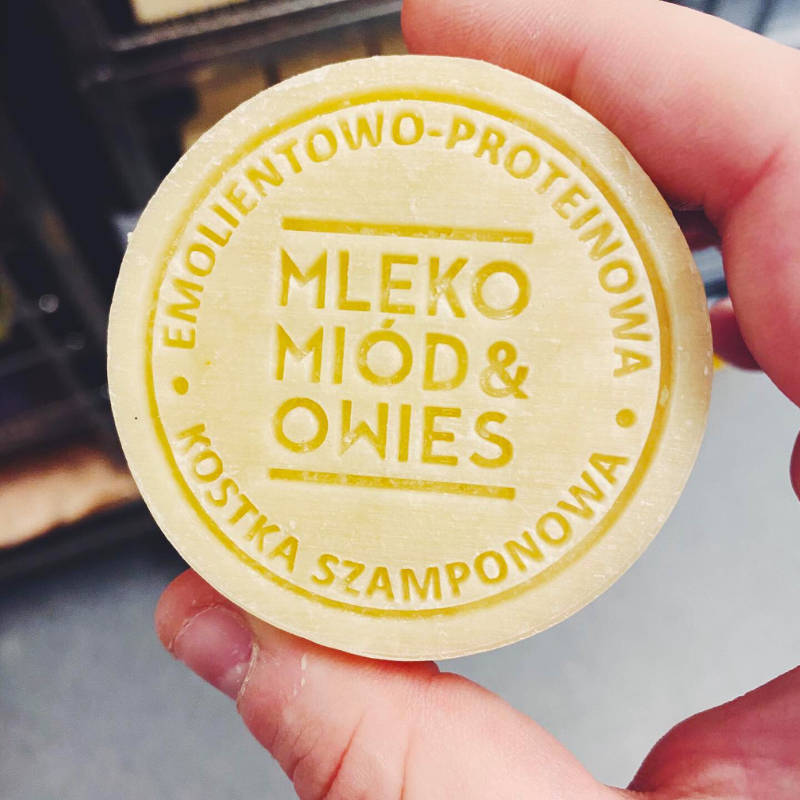 ministerstwo-dobrego-mydla-mleko-miod-owies-szampon-w-kostce-85-g-naturalny-weganski