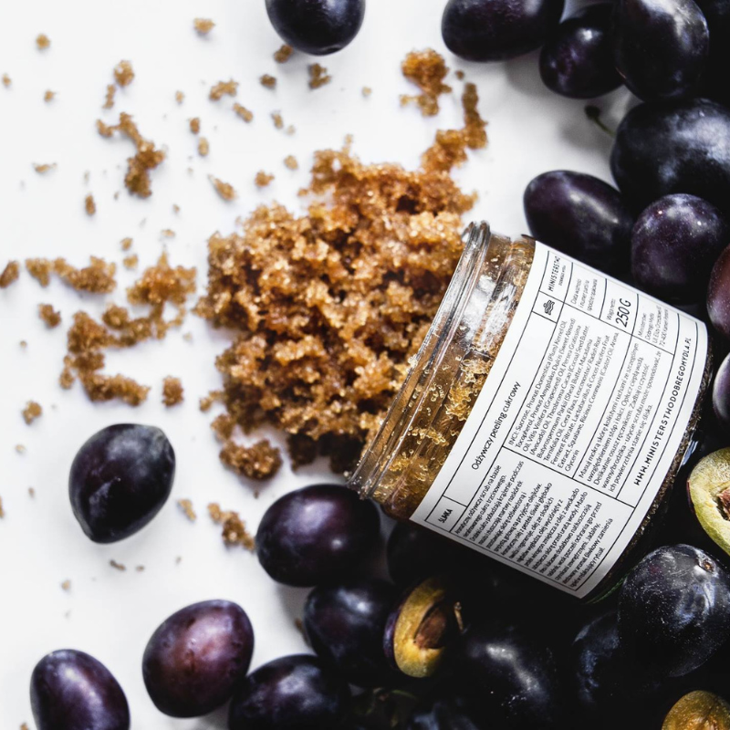 ministerstwo-dobrego-mydla-sliwka-peeling-do-ciala-300-g-naturalny-weganski-zero-waste-bez-parabenow-bez-sls