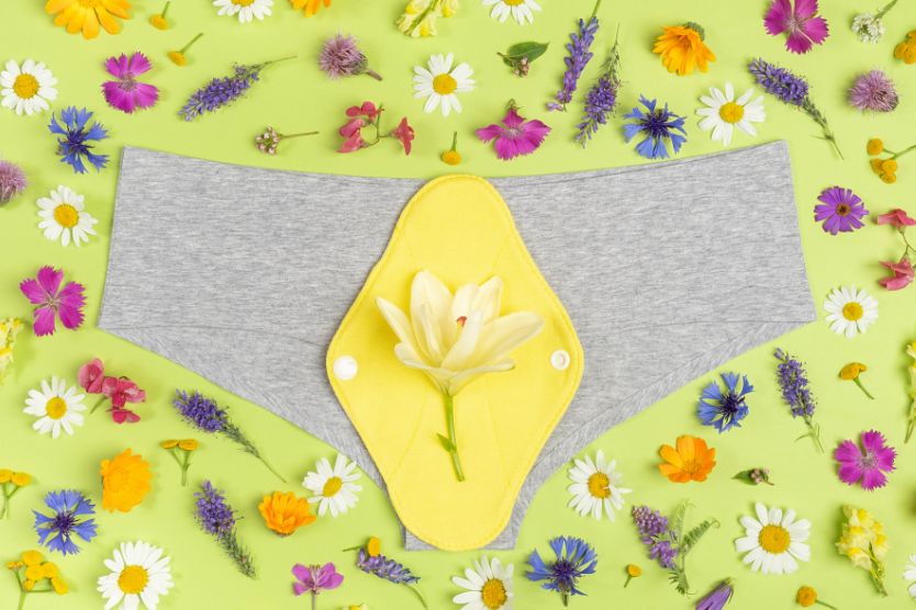 wielorazowa-podpaska-higieniczna-bawelniana-ekologiczne-majtki-menstruacyjne-kwiatowy-motyw-naturalna-alternatywa
